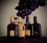 Collection de parfums TIARA Tom Ford Black Orchid dans des flacons cannelés noirs et dorés avec une orchidée sombre